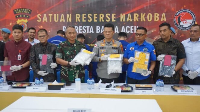 
					Konferensi pers di Meuligoe Rastra Sewakottama, Jumat (5/6/2026) siang. 