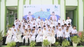 Kakankemenag Aceh Besar H Saifuddin SE bersama anak yatim dan difabel dalam acara Lebaran Yatim dan Disabilitas Peaceful Muharam di MTsN 8 Aceh Besar, Cot Gue, Kamis (25/6/2026).


Foto/Humas Kemenag Aceh Besar