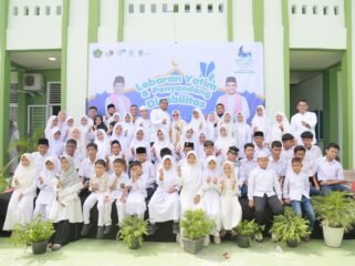 Kakankemenag Aceh Besar H Saifuddin SE bersama anak yatim dan difabel dalam acara Lebaran Yatim dan Disabilitas Peaceful Muharam di MTsN 8 Aceh Besar, Cot Gue, Kamis (25/6/2026).


Foto/Humas Kemenag Aceh Besar