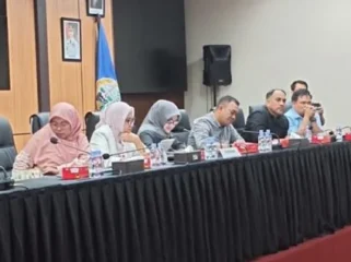 DPRD Sulawesi Selatan menggelar rapat khusus menyikapi kasus mundur massal kepala sekolah tingkat SMA dan SMK negeri. (Foto: iNews)