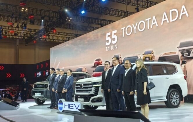 
					Toyota meluncurkan New Land Cruiser 300 Hybrid EV, New bZ4X Touring Battery EV, hingga menampilkan New Hilux generasi terbaru di GIIAS 2026. (Foto: Dani/iNews id)