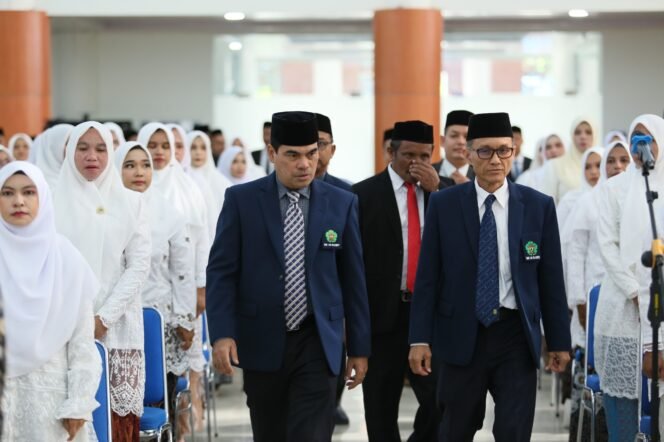 
					UIN Ar-Raniry Kukuhkan 1.488 Guru Profesional, Rektor: AI Tak Akan Gantikan Sentuhan Guru
