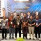 
Dekan FAH UIN Ar-Raniry Syarifuddin bersama delegasi FAH UIN Ar-Raniry foto bersama di sela kegiatan Annual International Conference of ADIA (ADIA) 2026 di Hotel Luxton Cirebon, 22-25 Juli 2026.