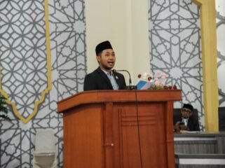 M. Zidan Al Hafidh, S.Ked., M.M., anggota Banggar dari Fraksi PAN saat membacakan pandangan dalam dalam rapat paripurna DPRK Banda Aceh dengan agenda penyampaian pendapat, usul, dan saran Banggar terhadap Rancangan Qanun (Raqan) tentang Laporan Keterangan Pertanggungjawaban (LKPJ) Wali Kota Banda Aceh, di Gedung DPRK Banda Aceh, Kamis (23/7/2026).