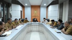 Audiensi Keuchik Gp. Deah Raya Kecamatan Syiah Kuala terkait Pemanfaatan Bekas Lahan SDN 99 Banda Aceh di Ruang Rapat Pimpinan DPRK Banda Aceh. Senin, (27/07/2026). Dok Humas DPRK Banda Aceh/ Riza Azhari