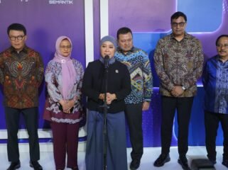 Menteri Komunikasi dan Digital (Menkomdigi), Meutya Hafid, dalam Komitmen Bersama Implementasi Registrasi Pelanggan Berbasis Data Biometrik pada Kamis (23/7/2026) mengatakan tahap terpenting setelah kebijakan diberlakukan adalah memastikan implementasinya berjalan konsisten hingga ke tingkat paling bawah. (Foto: Amiri Yandi/InfoPublik)
