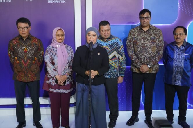 
					Menteri Komunikasi dan Digital (Menkomdigi), Meutya Hafid, dalam Komitmen Bersama Implementasi Registrasi Pelanggan Berbasis Data Biometrik pada Kamis (23/7/2026) mengatakan tahap terpenting setelah kebijakan diberlakukan adalah memastikan implementasinya berjalan konsisten hingga ke tingkat paling bawah. (Foto: Amiri Yandi/InfoPublik)