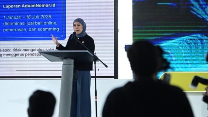 
					Menkomdigi Meutya Hafid memberikan arahan dalam acara Komitmen Bersama Pelindungan Pelanggan Melalui Implementasi Registrasi Biometrik di Garuda Spark Innovation Hub, Jakarta Pusat. (Foto: Humas Kemkomdigi)