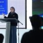 Menkomdigi Meutya Hafid memberikan arahan dalam acara Komitmen Bersama Pelindungan Pelanggan Melalui Implementasi Registrasi Biometrik di Garuda Spark Innovation Hub, Jakarta Pusat. (Foto: Humas Kemkomdigi)