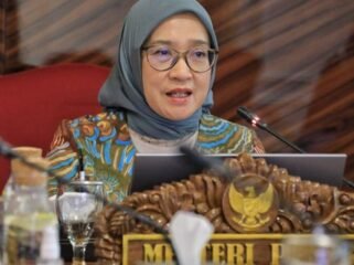 Menteri Pendayagunaan Aparatur Negara dan Reformasi Birokrasi (PANRB) Rini Widyantini saat membuka Rapat Evaluasi Seleksi Kompetensi Dasar CPNS Tahun Anggaran 2024 secara virtual, Rabu (13/11). (Dok. PANRB)