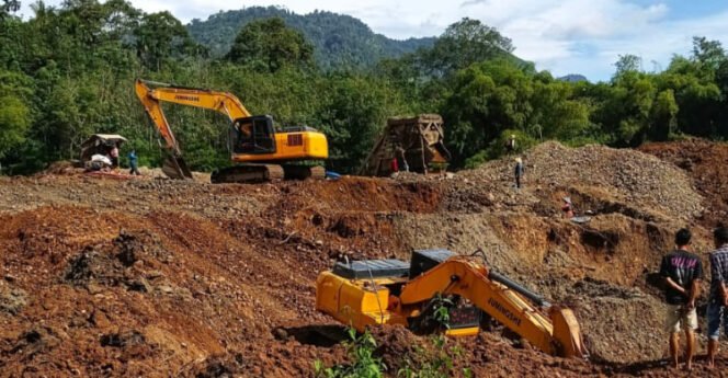 
					Ilustrasi tambang rakyat di daerah. (Foto: Dok. Kementerian Energi dan Sumber Daya Mineral)

