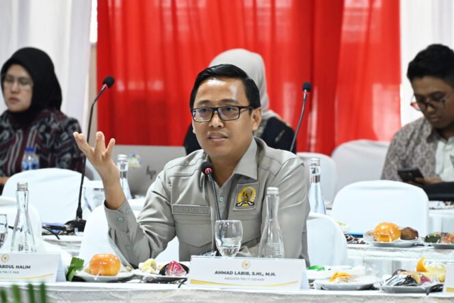 
					Anggota Komisi VI DPR RI Ahmad Labib menyampaikan pandangannya dalam Kunjungan Spesifik Komisi VI ke Surabaya, Jumat (28/8/2026). Foto: Agung/jk