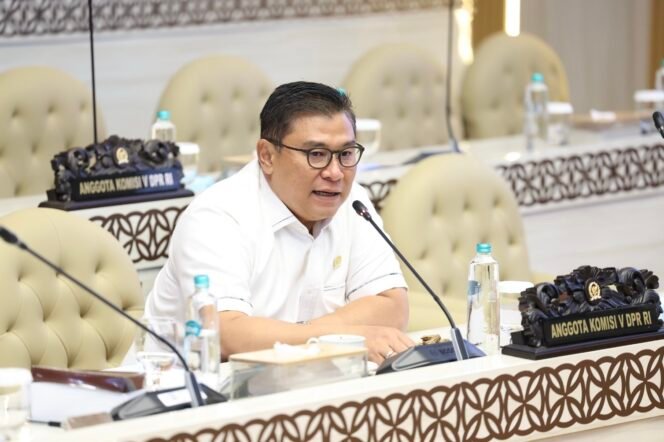 
					Anggota Komisi V DPR RI Danang Wicaksana, dalam Rapat Dengar Pendapat (RDP) Komisi V DPR RI bersama Ketua KNKT di Gedung Nusantara, DPR RI, Jakarta, Rabu (26/8/2026). Foto: Arief/Karisma