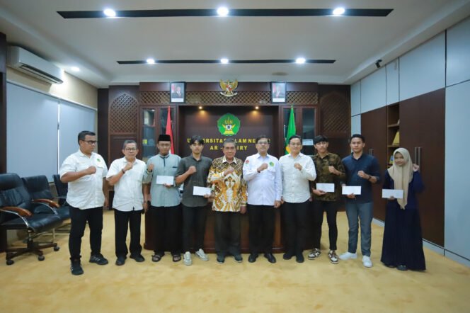 
					Enam Mahasiswa UIN Ar-Raniry Terima Beasiswa Amal Salih Syaukath Group 2026