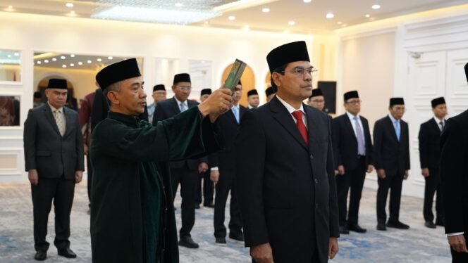 
					Mujiburrahman Kembali Dilantik sebagai Rektor UIN Ar-Raniry Periode Kedua 2026–2030