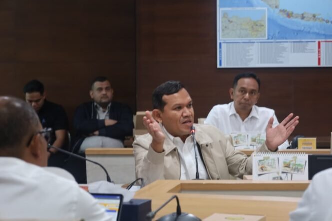 
					Wakil Gubernur (Wagub) Aceh, Fadhullah (Dek Fadh)