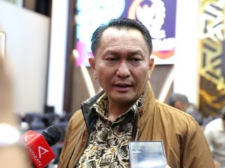 Ketua Komisi XII DPR RI Bambang Patijaya saat diwawancarai usai rapat pleno pengambilan keputusan terkait RUU Migas di Baleg DPR RI, Senayan, Jakarta, Sabtu (15/8/2026). Foto: Tari/Mahendra