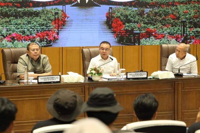 
					Wakil Ketua DPR RI, Sufmi Dasco Ahmad, saat menerima audiensi Aliansi Masyarakat Pati Bersatu (AMPB) atau Relawan Pati di Gedung Nusantara, Kompleks Parlemen, Senayan, Jakarta, Kamis (27/8/2026). Foto: Jaka/Karisma