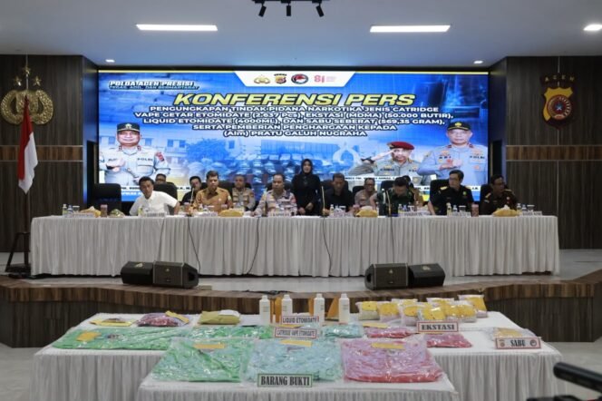 
					 Konferensi pers di Aula Presisi Polda Aceh, Senin, 10 Agustus 2026.
