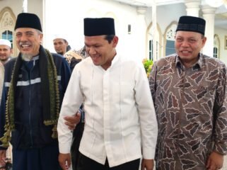 Wakil Gubernur Aceh, H. Fadhlullah, SE, menghadiri Haul ke-4 Tgk. H. Muhammad Amin bin Mahmud Syah atau yang lebih dikenal dengan Abu Tumin, pimpinan Dayah Al Madinatuddiniyah Babussalam, Blang Bladeh, Kabupaten Bireuen, Minggu (16/8/2026).