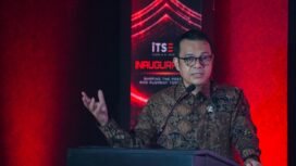 Wamenkomdigi Nezar Patria menjadi pembicara dalam ITSEV Cyber dan AI Academy Grand Launching di Noble House, Mega Kuningan, Jakarta Selatan. (foto: Humas Kemkomdigi)