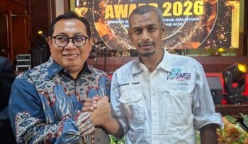 Ketua Umum SMSI Pusat, Firdaus bersama Muhammad Saman (kanan). (Foto: Ist)