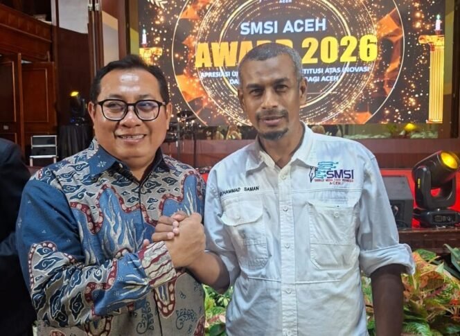 
					Ketua Umum SMSI Pusat, Firdaus bersama Muhammad Saman (kanan). (Foto: Ist)
