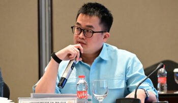 Anggota Komisi I DPR RI Abraham Sridjaja saat mengikuti agenda Kunjungan Kerja Spesifik Komisi I DPR RI bersama BAKTI Kemenkomdigi di Surabaya, Jawa Timur, Kamis (17/9/2026). Foto: Saum/jk