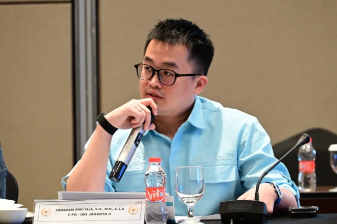 
					Anggota Komisi I DPR RI Abraham Sridjaja saat mengikuti agenda Kunjungan Kerja Spesifik Komisi I DPR RI bersama BAKTI Kemenkomdigi di Surabaya, Jawa Timur, Kamis (17/9/2026). Foto: Saum/jk