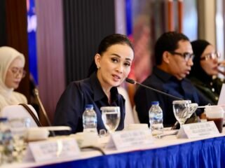 Anggota Komisi I DPR RI Amelia Anggraini saat mengikuti kunjungan kerja Komisi I DPR RI ke Landasan Udara Adi Soemarmo, Surakarta, Jawa Tengah, Jumat (25/09/2026). Foto: Mahendra/Karisma