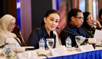 Anggota Komisi I DPR RI Amelia Anggraini saat mengikuti kunjungan kerja Komisi I DPR RI ke Landasan Udara Adi Soemarmo, Surakarta, Jawa Tengah, Jumat (25/09/2026). Foto: Mahendra/Karisma