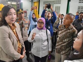 Anggota Komisi VII DPR Siti Mukaromah saat peninjauan lapangan di pabrik PT BEST Semarang, Jawa tengah, Jumat (18/09/2026). Foto: Aaron/sai