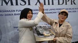 Anggota Komisi XIII Rieke Diah Pitalola saat kunjungan kerja spesifik Komisi XIII DPR RI ke Lapas Perempuan Kelas IIA Bandung, Jawa Barat, Jumat Petang (25/9/2026). Foto: Wilga/Karisma