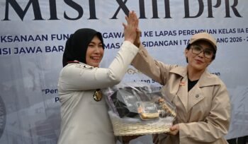 Anggota Komisi XIII Rieke Diah Pitalola saat kunjungan kerja spesifik Komisi XIII DPR RI ke Lapas Perempuan Kelas IIA Bandung, Jawa Barat, Jumat Petang (25/9/2026). Foto: Wilga/Karisma