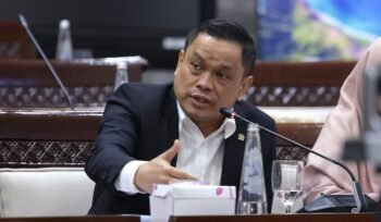 Anggota Komisi XI DPR RI Charles Meikyansah, dalam Rapat Dengar Pendapat Umum (RDPU) Komisi XI DPR RI bersama perwakilan BWI dan DSI di Gedung Nusantara I, Kompleks Parlemen, Senayan, Jakarta, Selasa (22/9/2026). Foto: Kresno/Karisma
