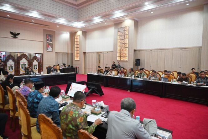 
					Baleg DPR RI menyerap aspirasi dari Pemda hingga Akademisi soal penyusunan Prolegnas 2027 dalam Kunjungan Kerja ke Kota Serang, Provinsi Banten, Jumat (11/09/2026). Foto: Nadhen/Septamares