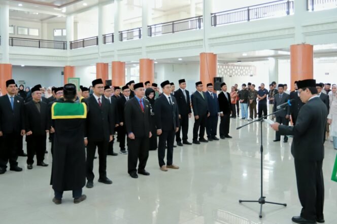 
					Rektor Mujiburrahman Lantik 67 Pejabat UIN Ar-Raniry, Hendra Kurniawan Jadi Plt Dekan Kedokteran