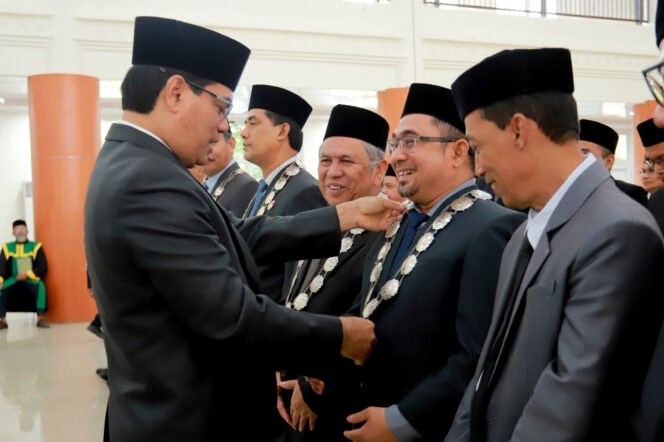 
					Dilantik sebagai Direktur Pascasarjana UIN Ar-Raniry, Prof T Zulfikar Komit Tingkatkan Mutu Akademik