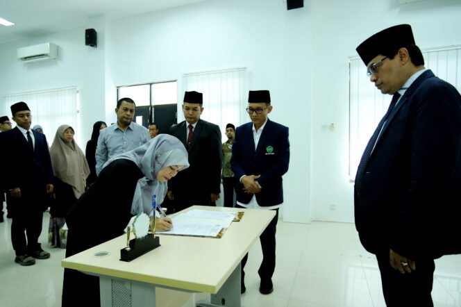 
					Lantik Kaprodi FTK UIN Ar-Raniry, Rektor: Jangan Persulit Mahasiswa