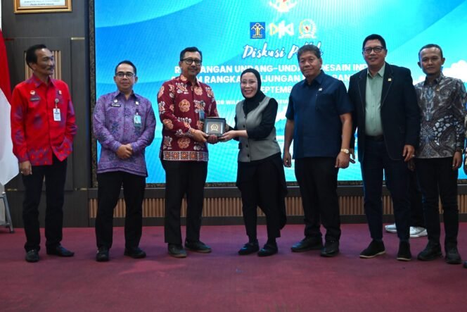 
					Pansus DPR Dorong Batas Jelas Penggunaan AI dalam Desain Industri