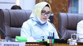 Wakil Ketua Komisi IX DPR RI Putih Sari, dalam RDPU dengan Ikatan Apoteker Jawa Barat, di Kompleks Parlemen, Senayan, Jakarta pada Senin (7/9/2026). Foto: Farhan/Karisma