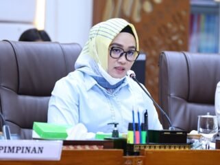 Wakil Ketua Komisi IX DPR RI Putih Sari, dalam RDPU dengan Ikatan Apoteker Jawa Barat, di Kompleks Parlemen, Senayan, Jakarta pada Senin (7/9/2026). Foto: Farhan/Karisma