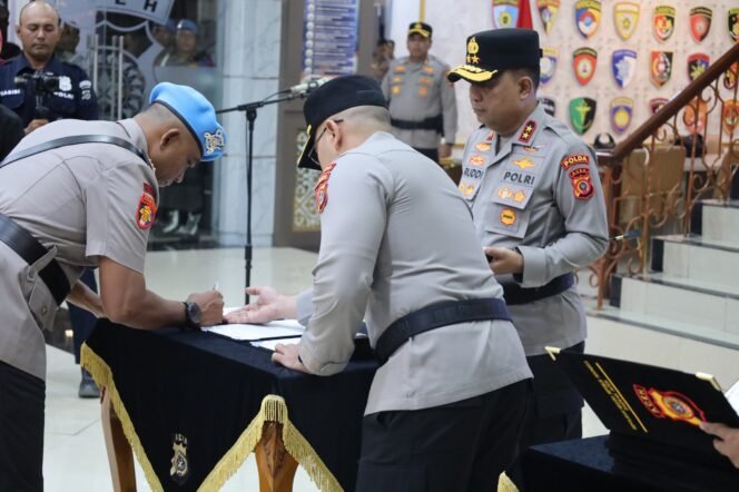 
					Kapolda Aceh Pimpin Sertijab Dua PJU dan Lima Kapolres Jajaran