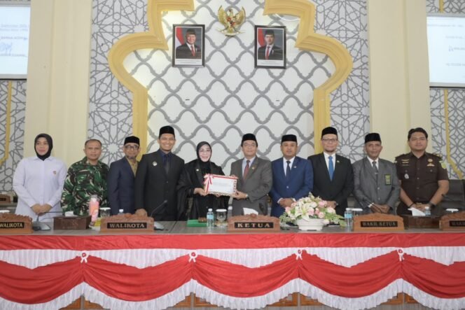 
					DPRK Terima Raqan Perubahan APBK Banda Aceh 2026, Belanja Naik 19,67 Persen