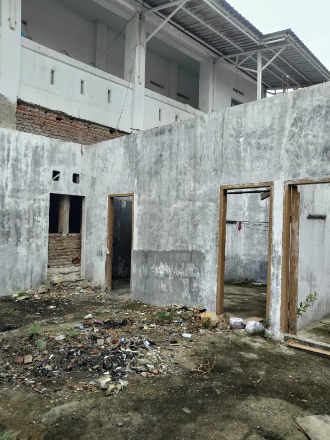 
					Kondisi bangunan asrama mahasiswa Aceh Singkil di Blower Banda Aceh