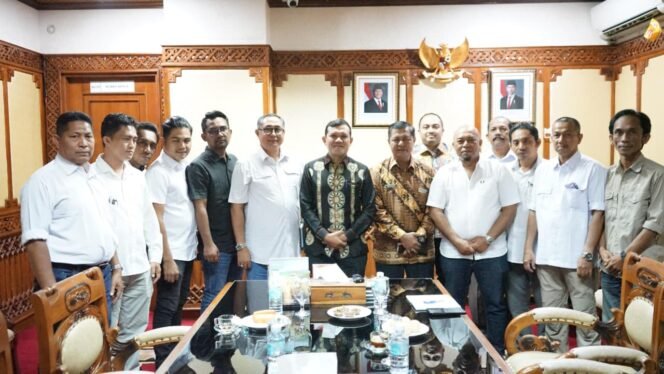 
					Wagub Dek Fadh Terima Kunjungan FPRMI Aceh
