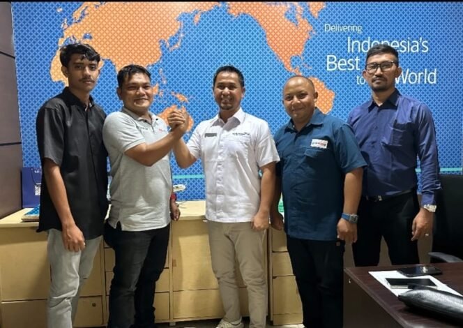 
					Ketua SMSI Aceh Besar Zulfikar, S.Pd., bersama pengurus saat melakukan audiensi dengan General Manager (GM) Garuda Indonesia Perwakilan Banda Aceh, Jufriandi, di Banda Aceh, Senin (21/9/2026). Foto: SMSI Aceh Besar.