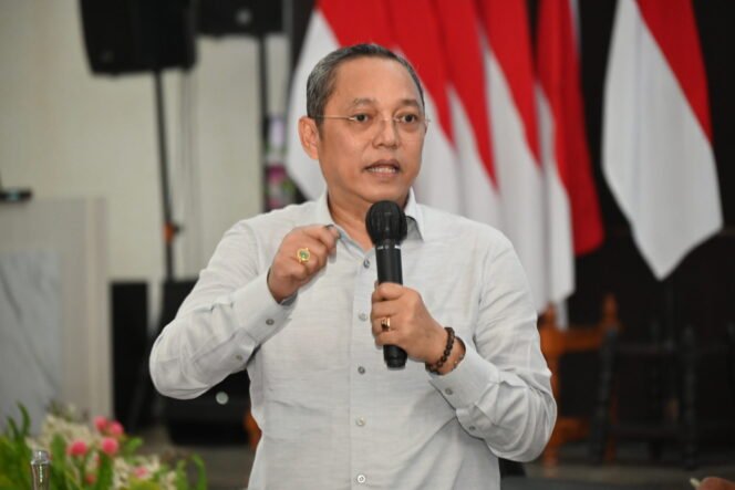 
					Anggota Komisi II DPR RI Deddy Yevri Hanteru Sitorus saar menghadiri Kunjungan Kerja Komisi II DPR RI ke Manado, Sulawesi Utara, Senin (12/10/2026). Foto: Wilga/jk