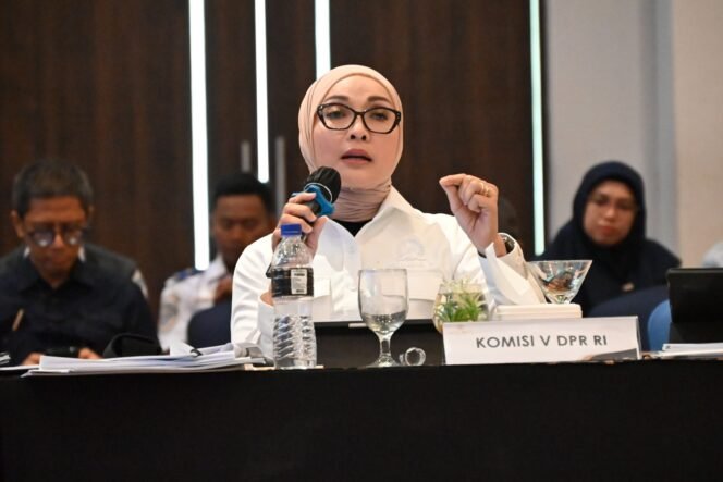 
					Anggota Komisi V DPR RI, Erna Sari Dewi dalam rapat kunjungan kerja reses ke Wamena, Papua Pegunungan, Senin, (12/10/2026). Foto: Estu/mrs