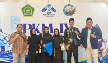 
Peraih medali emas MQK Rahmatul Husna (dua dari kiri) berfoto bersama kontingen UIN Ar-Raniry Banda Aceh pada PKM IV PTKIN se-Sumatera 2026 di UIN Raden Fatah Palembang.